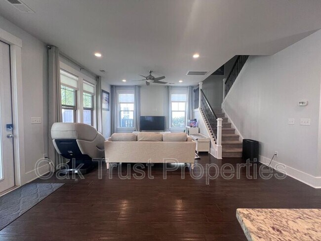 Building Photo - 244 Great Lawn Dr