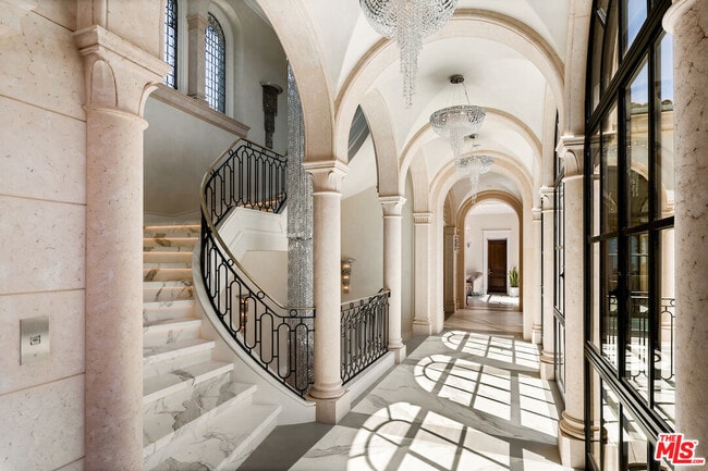 Building Photo - 6 Mystique