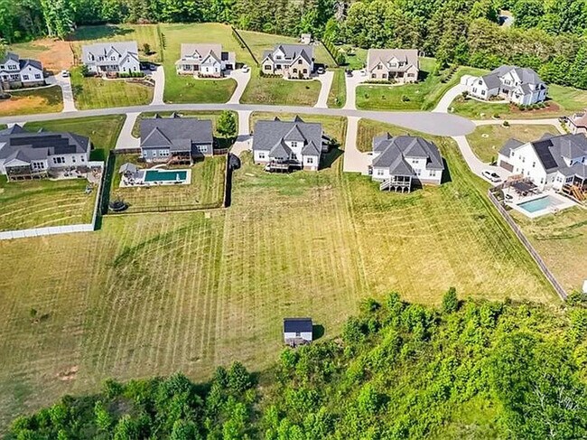 Building Photo - Lease OR Lease to Own