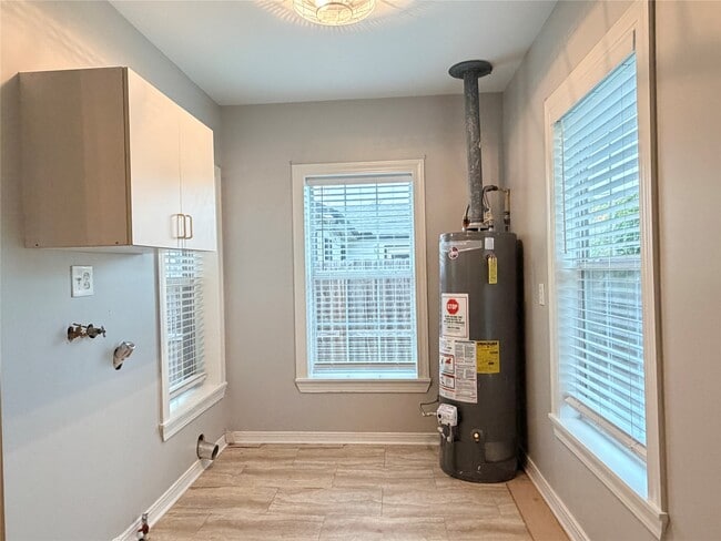 Building Photo - 8234 Bonner Dr