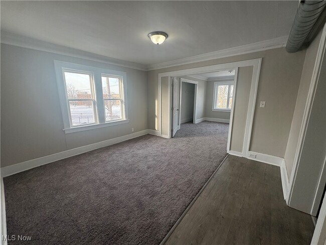 Building Photo - 14236 Lakeshore Blvd