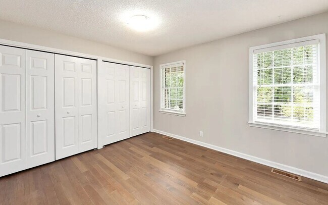 Building Photo - 143 Hopper Barker Rd