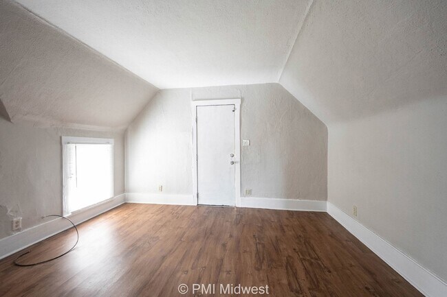 Building Photo - 831.5 S Webster St