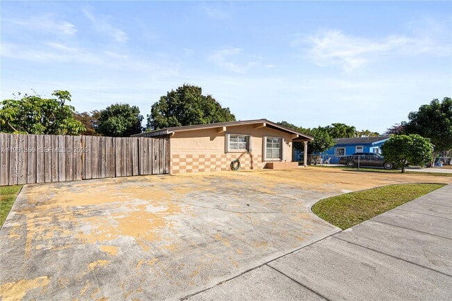 Building Photo - 11535 Lincoln Blvd