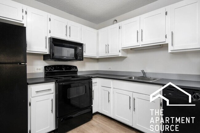 Primary Photo - 1000 N La Salle Dr