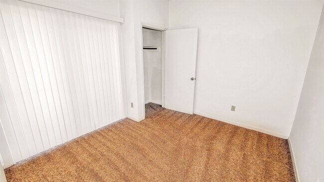 Building Photo - 10102 Waterstone Dr