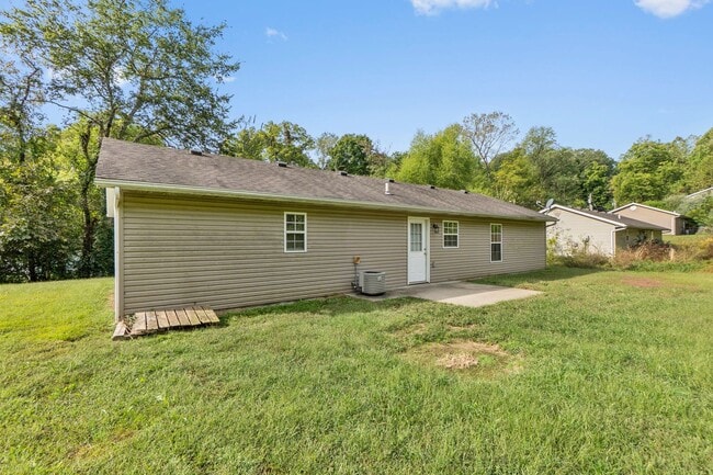 Building Photo - 2 Bedroom Home In Cape Girardeau