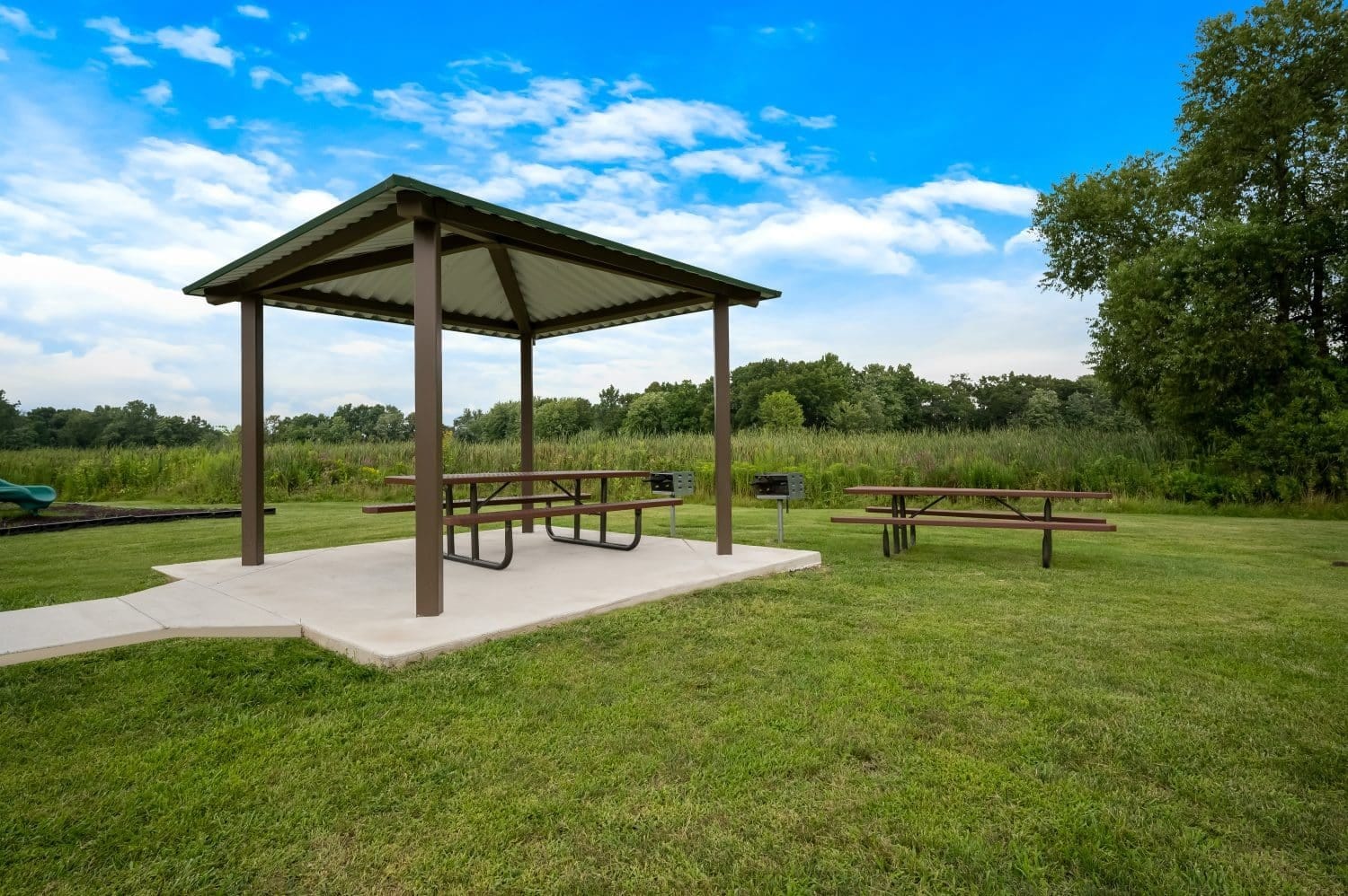 Building Photo - 831 N Pontiac Trail