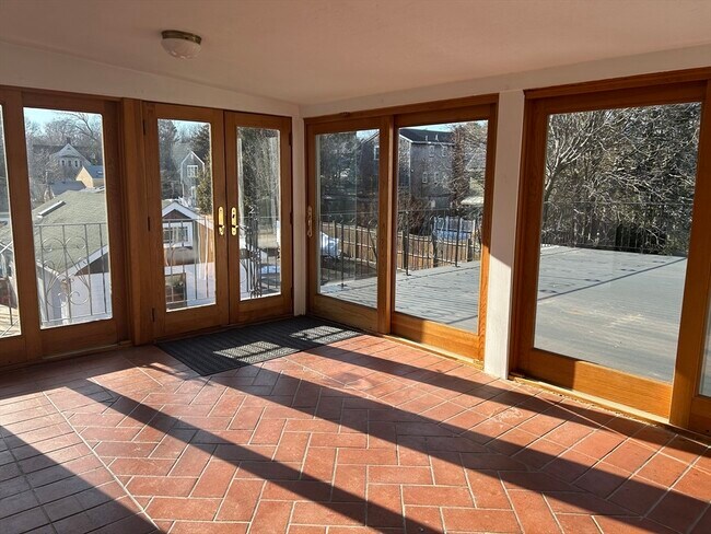 Building Photo - 990 Humphrey St