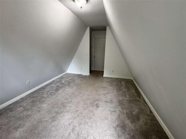 Building Photo - 2475 Hawk Creek Trail