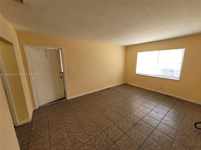 Building Photo - 5316 NW 18th Ct