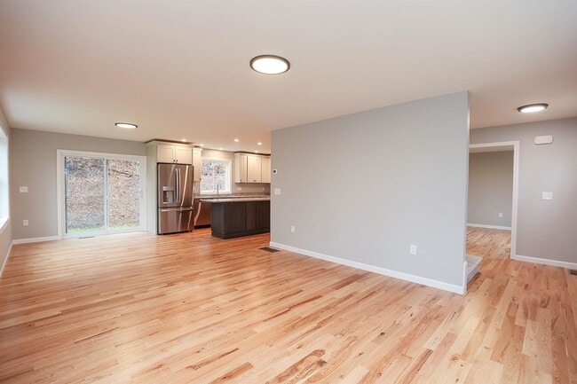 Building Photo - 231 Putnam Hill Rd