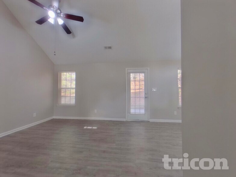 Building Photo - 8820 Kismet Dr