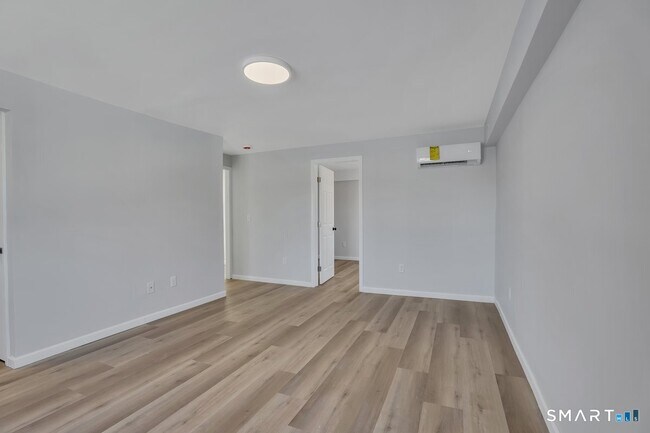 Building Photo - 192 Hartford Rd