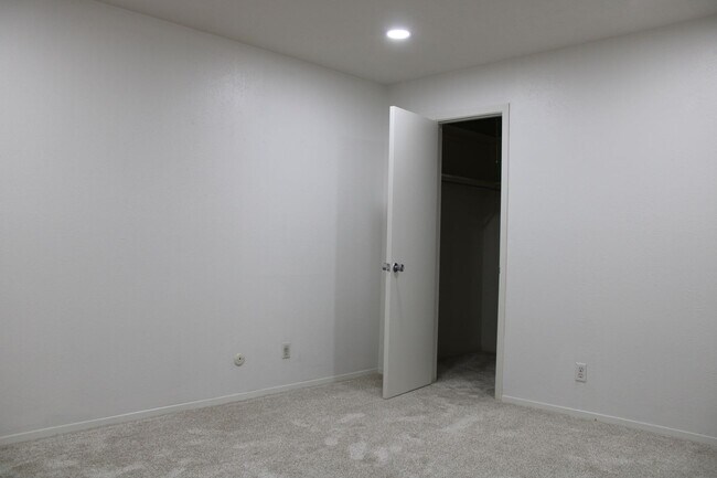 Building Photo - Birchbrook Drive