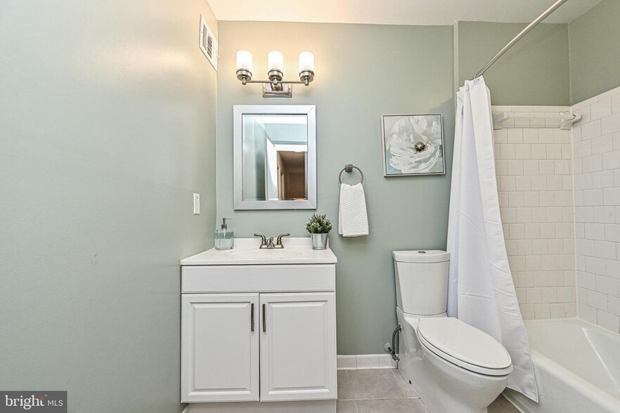 Building Photo - 5621 9th Rd N