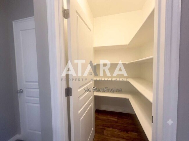 Building Photo - 5285 W Hampstead Ln