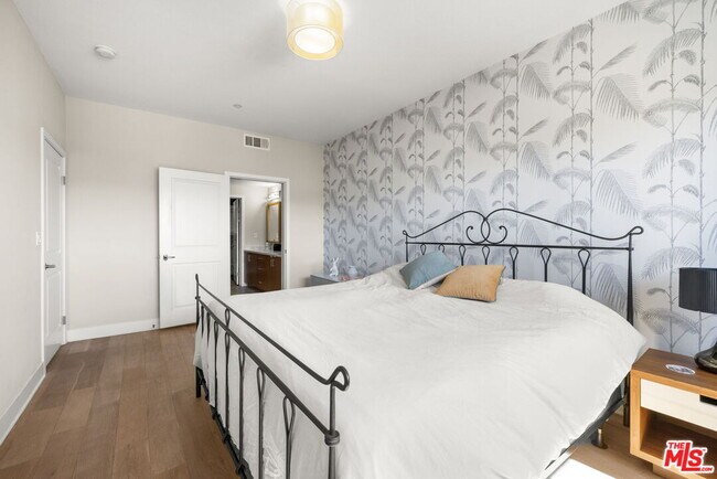 Building Photo - 13337 Beach Ave