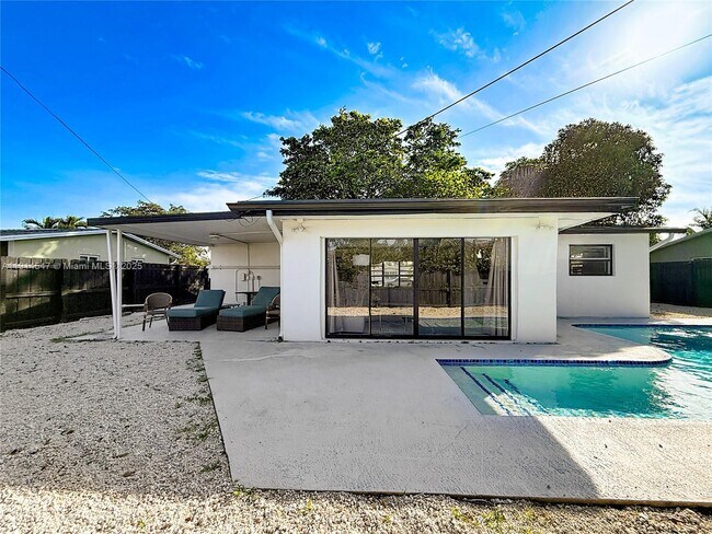 Building Photo - 600 N 66 Terrace