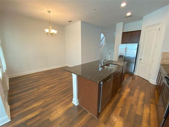 Building Photo - 1024 Parma Cir