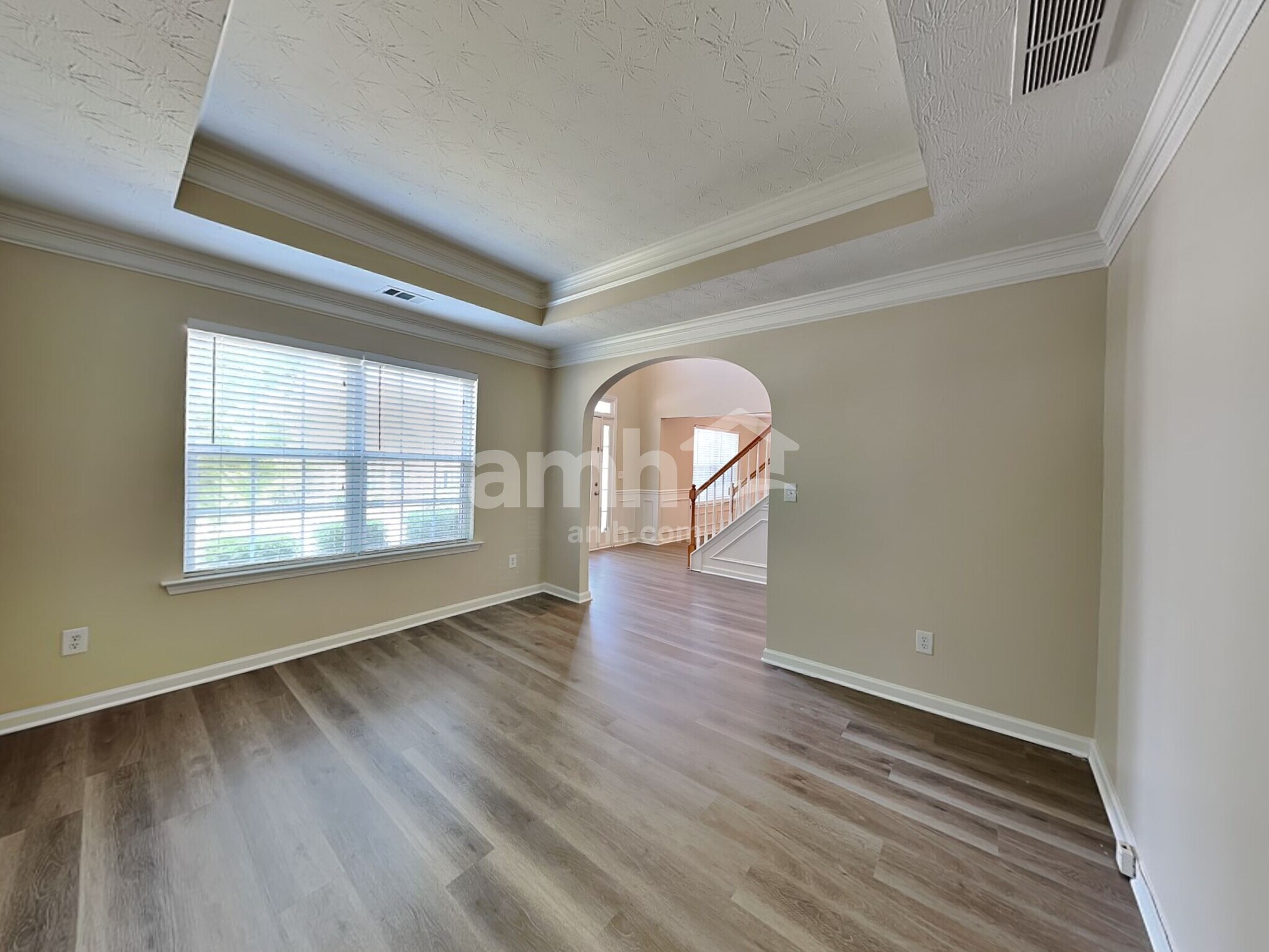 Building Photo - 332 Sunderland Way