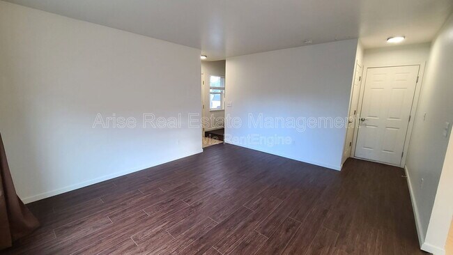 Building Photo - 2141 SW Quartz Ave