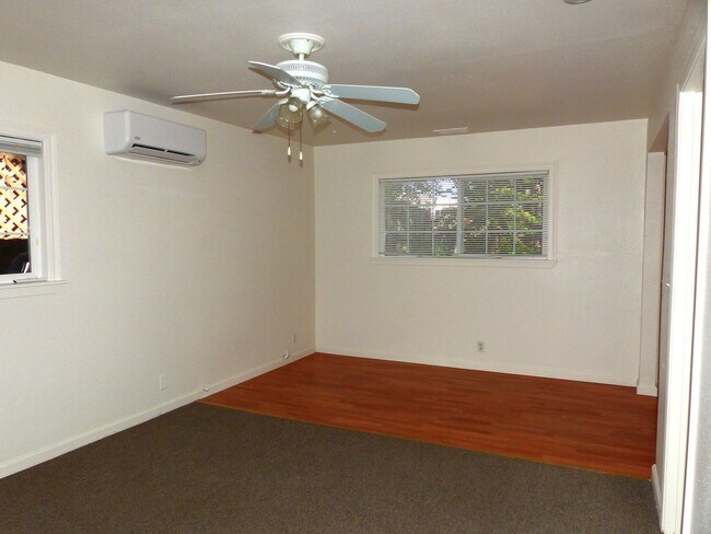 Building Photo - MON301