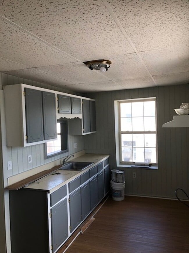 Building Photo - Kenbridge U Store Apts.