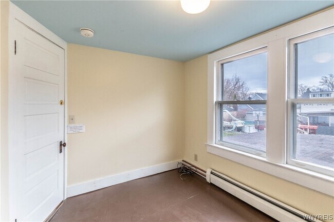 Building Photo - 107 Hawley St