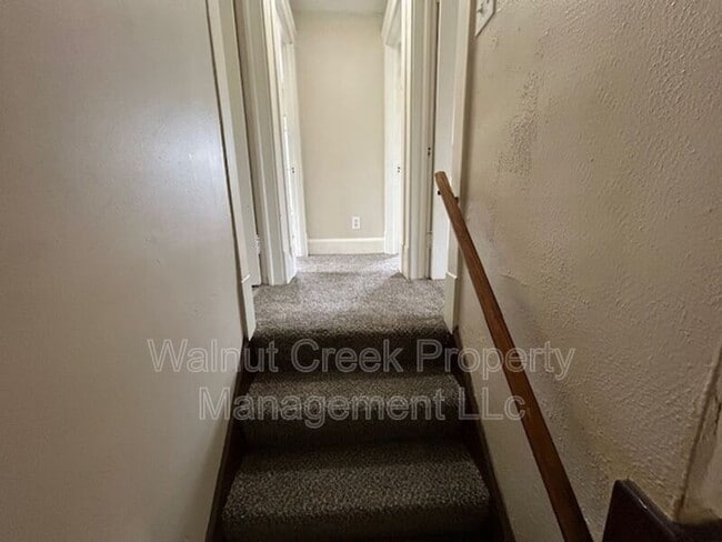 Building Photo - 100 Rush St