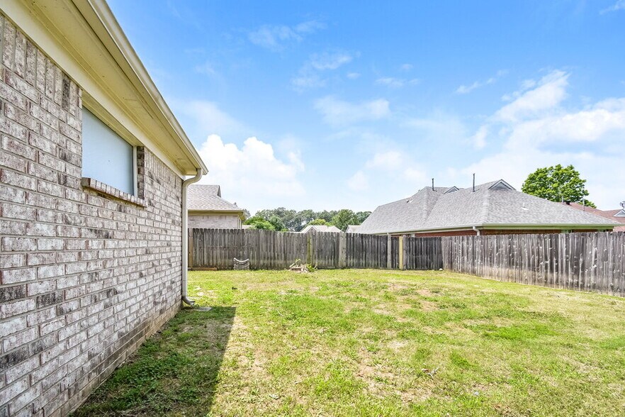 Building Photo - 9760 Riggin Dr