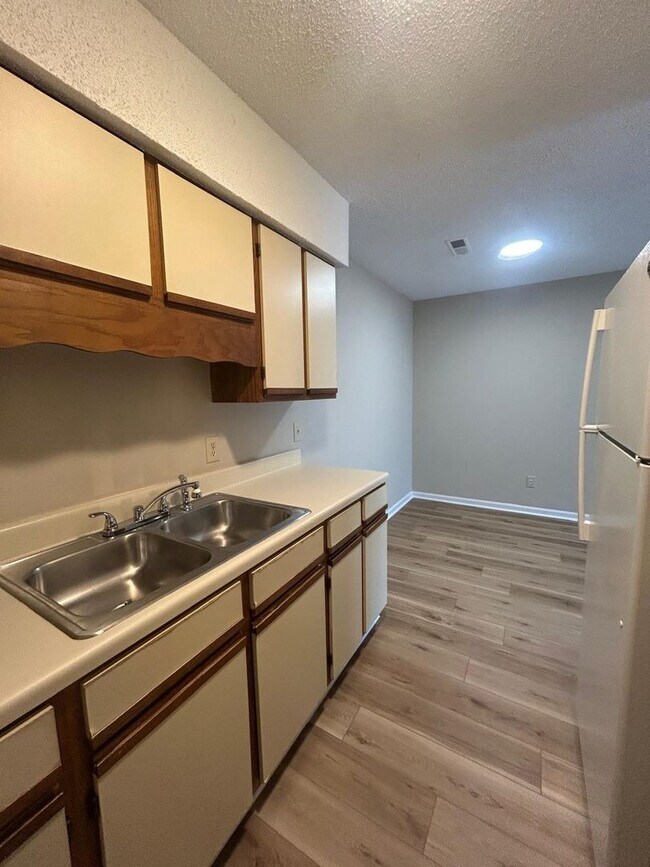 Building Photo - Comfort & Convenience at Westfield Gardens Lexington - 357G