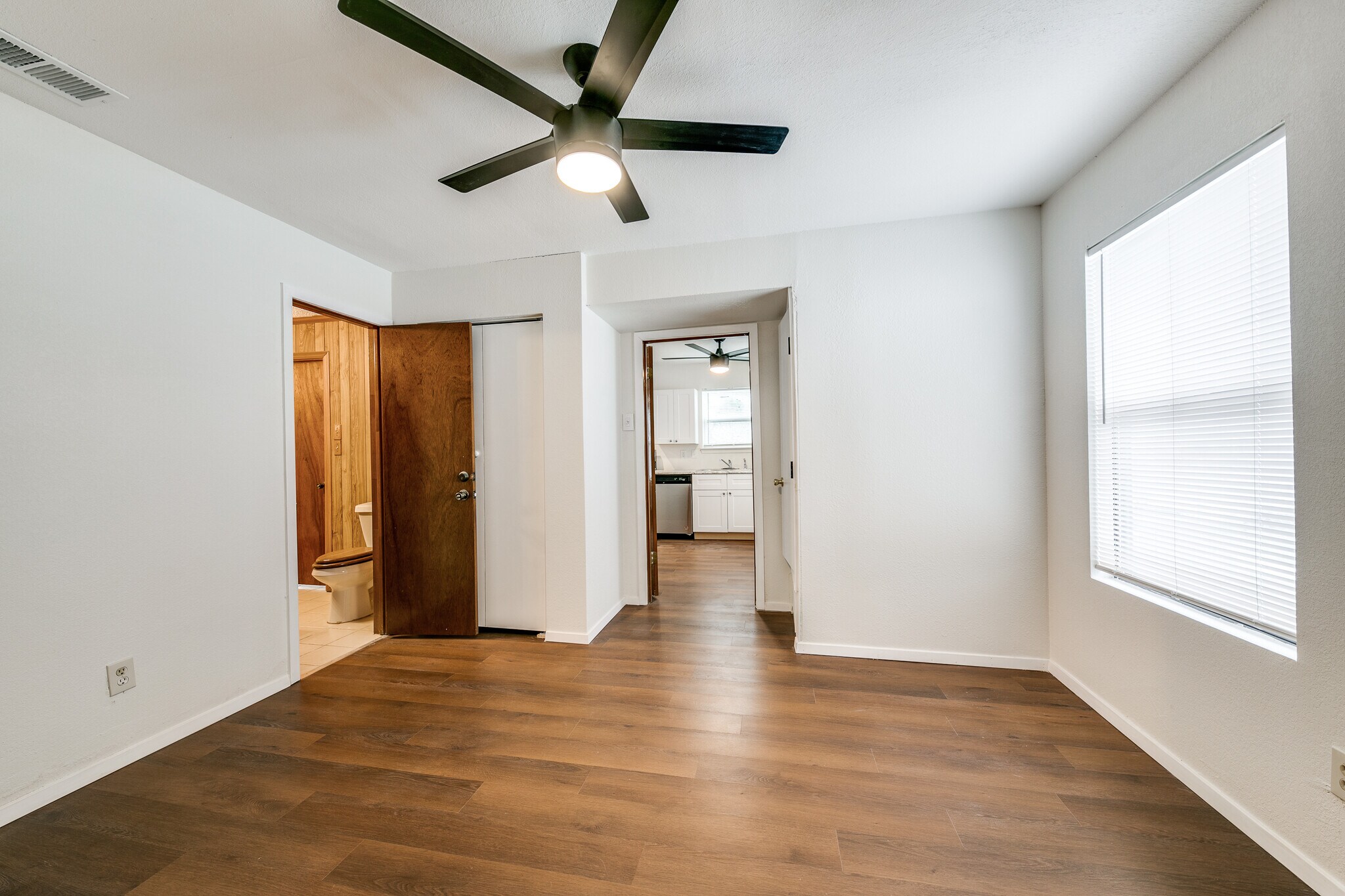 Building Photo - 2509 Valwood Pky