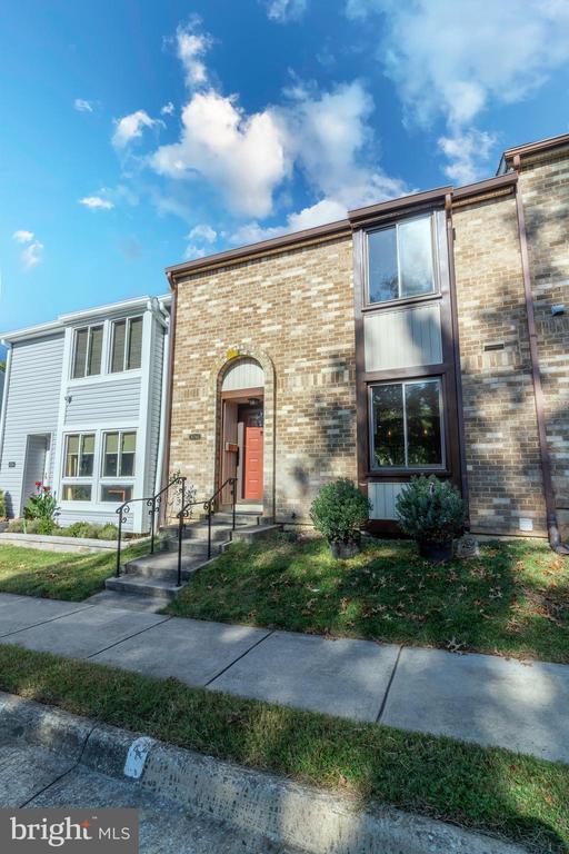 Building Photo - 8748 Ridge Hollow Ct