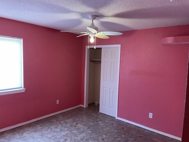 Building Photo - 729 Linda Johnson Ave