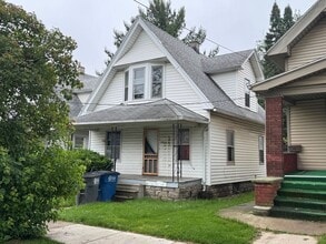 Building Photo - 3 Bedroom Home for Rent. Must see!