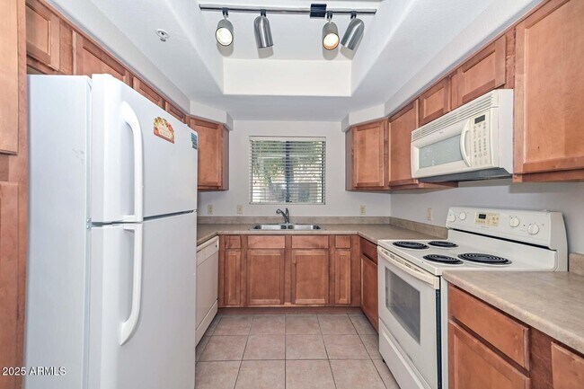 Building Photo - 750 E Northern Ave