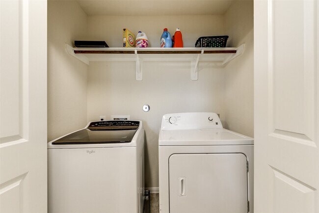 Building Photo - 8407 Hawthorn Vly Ln