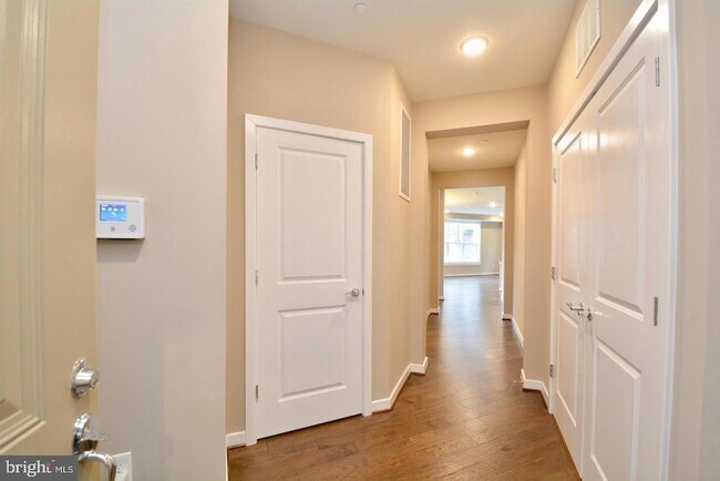 Building Photo - 3989 Norton Pl