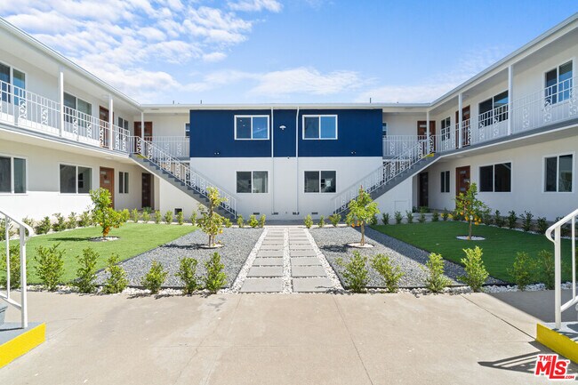 Building Photo - 420 S Sepulveda Blvd