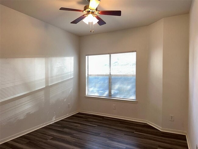 Building Photo - 6000 Shepherd Mountain Cove