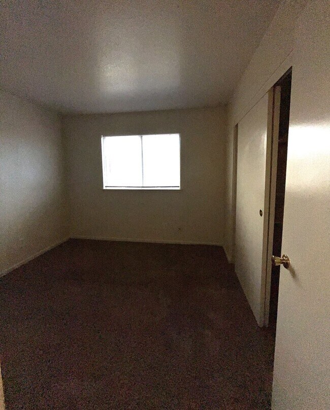 Building Photo - Corner Lot