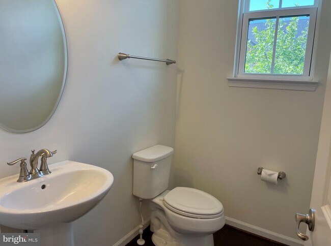 Building Photo - 43373 Southland St