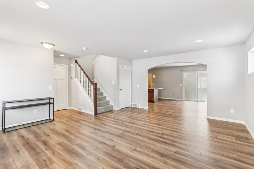 Building Photo - 204 Sugar Maple Ln