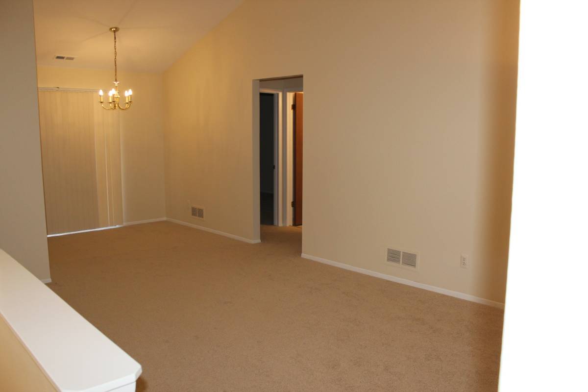 Building Photo - 1629 Emerson Cir