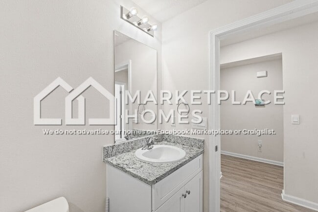 Building Photo - 7504 Delancey St