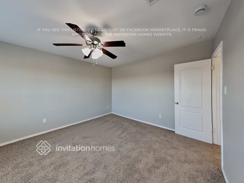 Building Photo - 1919 Carriage Club Dr