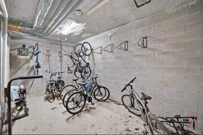 Building Photo - 4415 Jackson Ave
