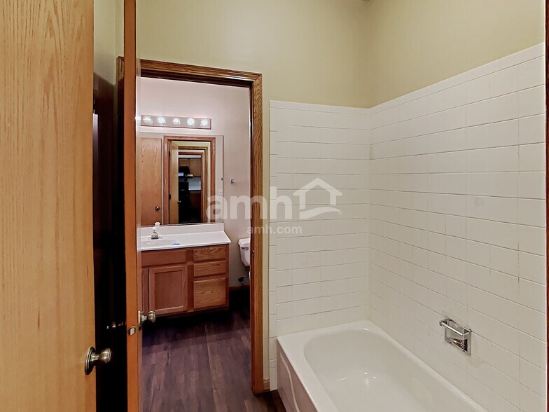 Building Photo - 14151 S Napa Cir