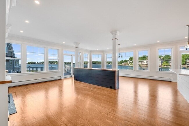 Building Photo - 8 Riverside Rd